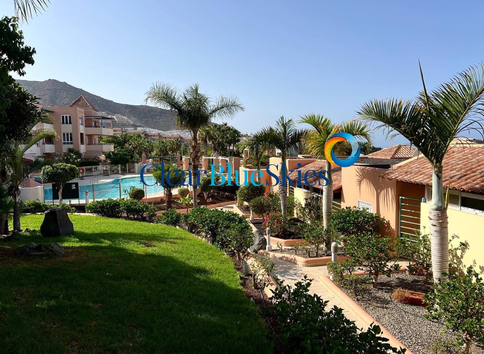 2 soverom Bungalow til salgs i El Madronal med svømmebasseng garasje - € 390 000 (Ref: 9184627)