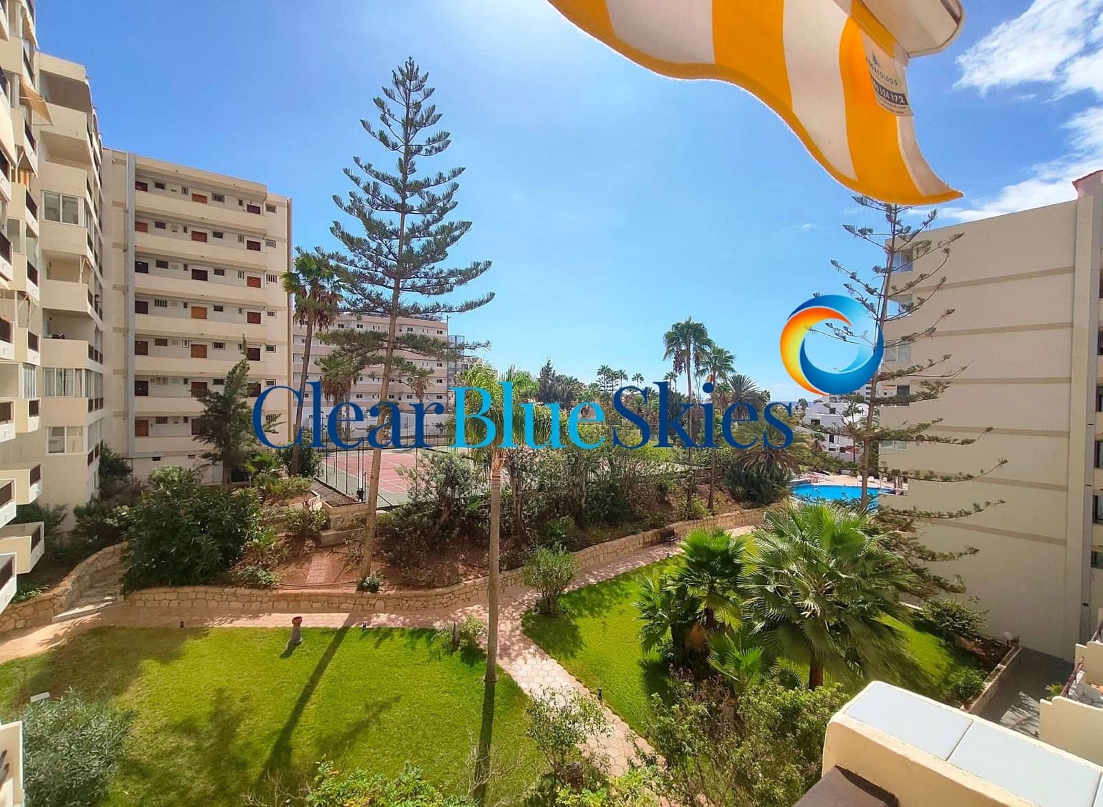 2 bedroom Apartment for sale in Playa de las Americas with pool garage - € 325,000 (Ref: 9275288)