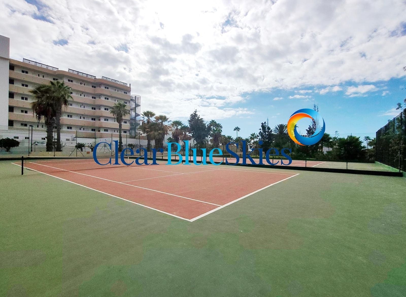 2 bedroom Apartment for sale in Playa de las Americas with pool garage - € 325,000 (Ref: 9275288)