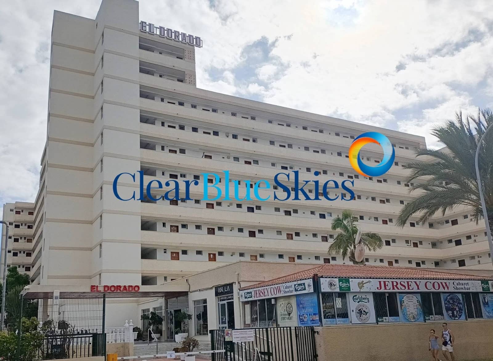 2 bedroom Apartment for sale in Playa de las Americas with pool garage - € 325,000 (Ref: 9275288)