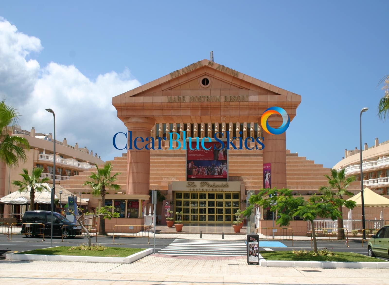 2 bedroom Apartment for sale in Playa de las Americas with pool garage - € 325,000 (Ref: 9275288)