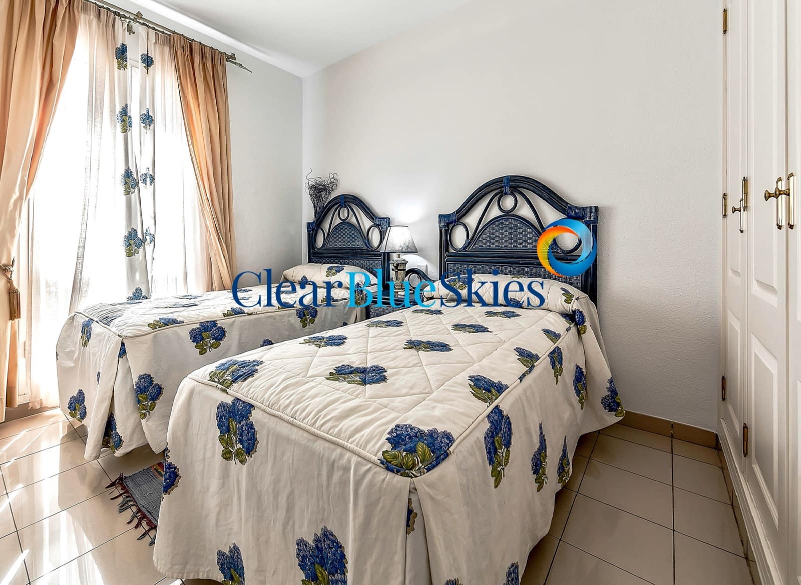 3 sypialnia Dom blizniak na sprzedaż w Playa del Duque z garażem - 920 000 € (Ref: 9283161)