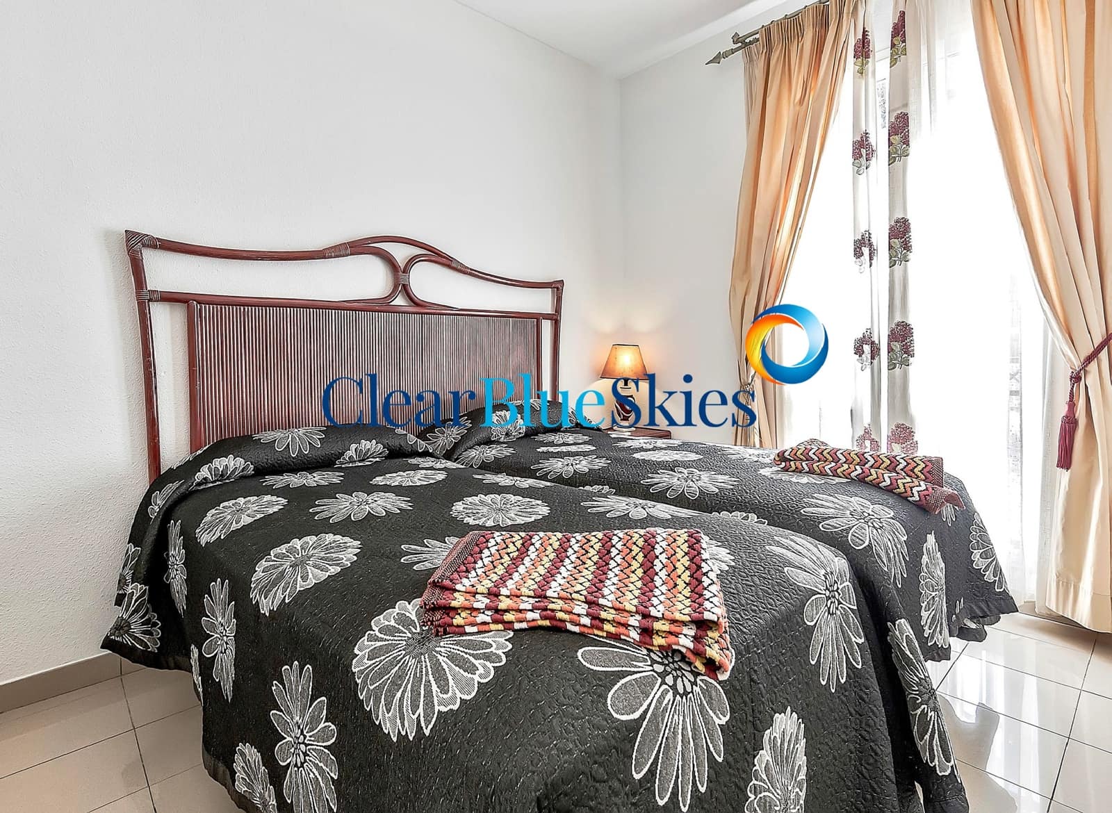 3 sypialnia Dom blizniak na sprzedaż w Playa del Duque z garażem - 920 000 € (Ref: 9283161)