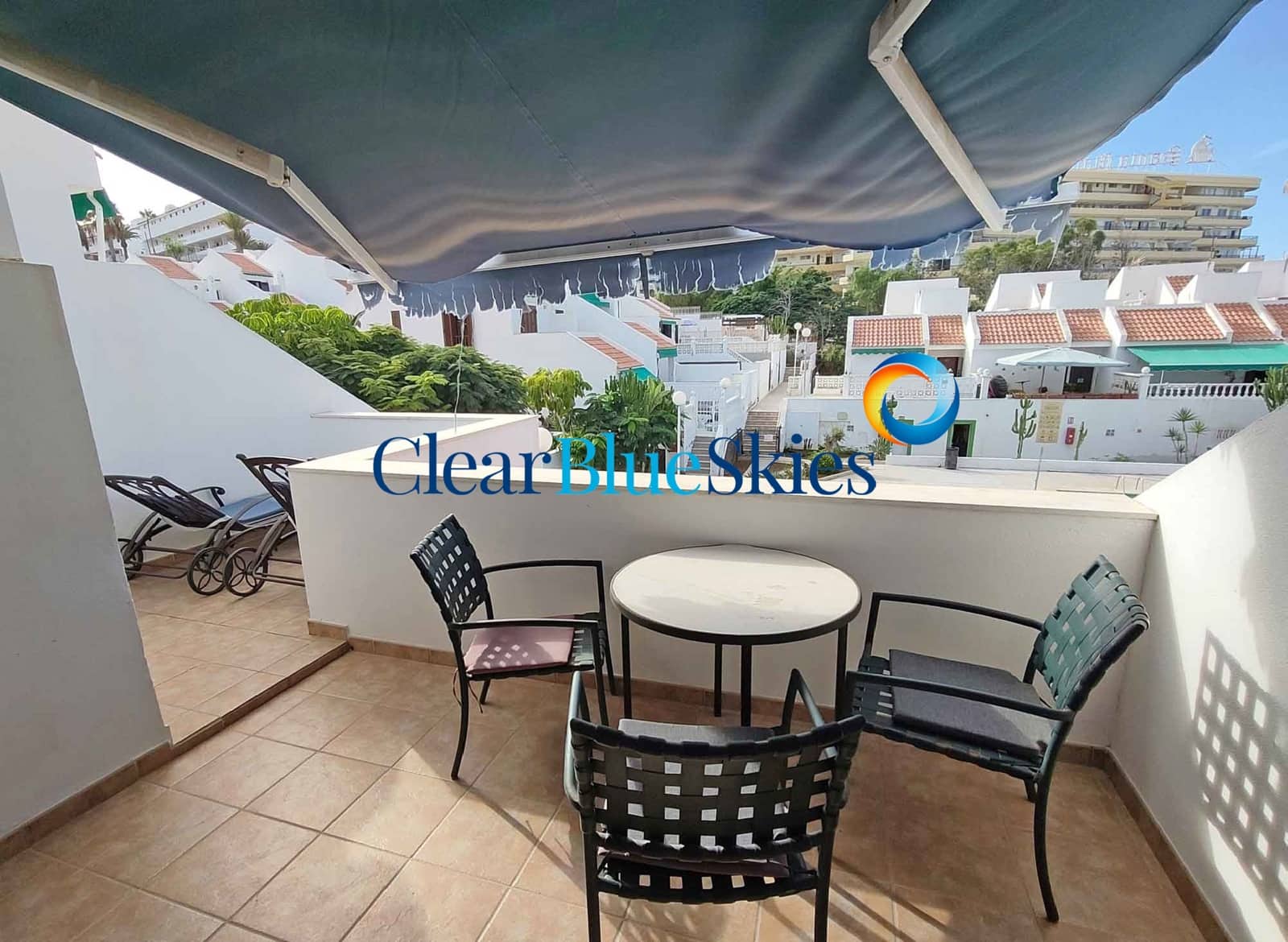 3 makuuhuone Rivitalo myytävänä paikassa Costa Adeje mukana uima-altaan - 590 000 € (Ref: 9360997)