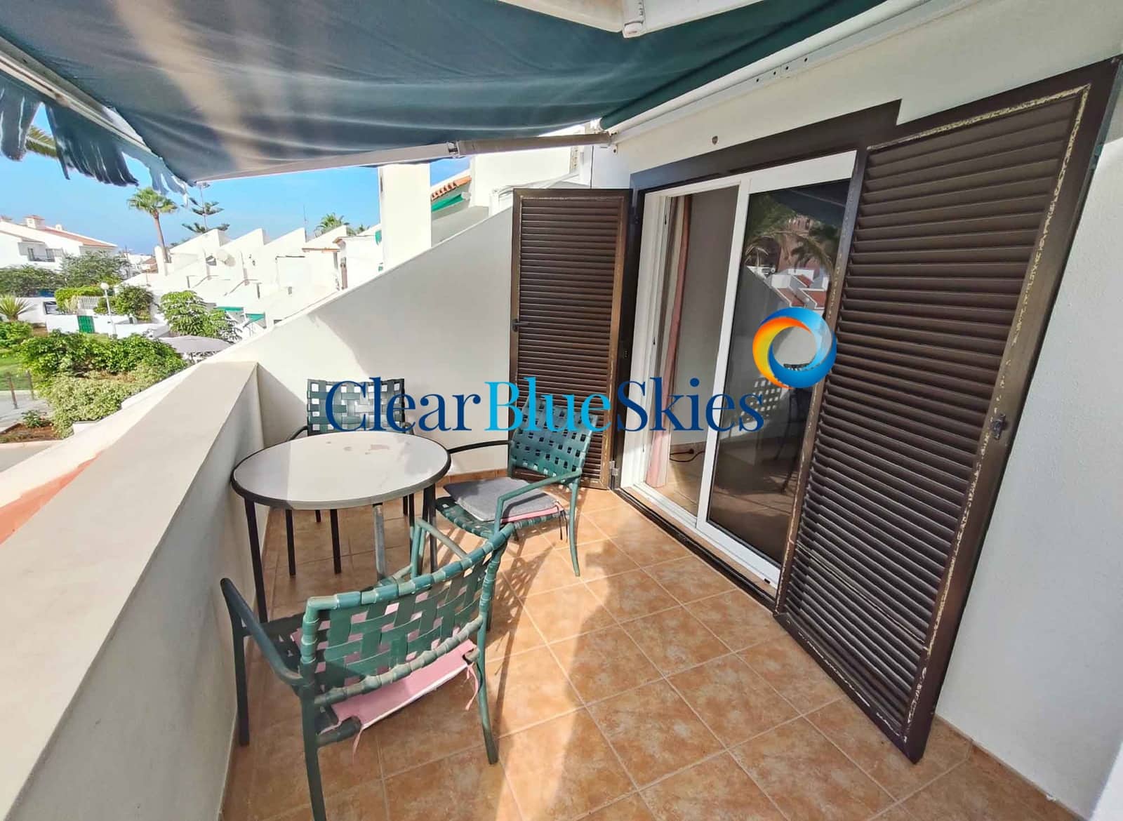 3 makuuhuone Rivitalo myytävänä paikassa Costa Adeje mukana uima-altaan - 590 000 € (Ref: 9360997)