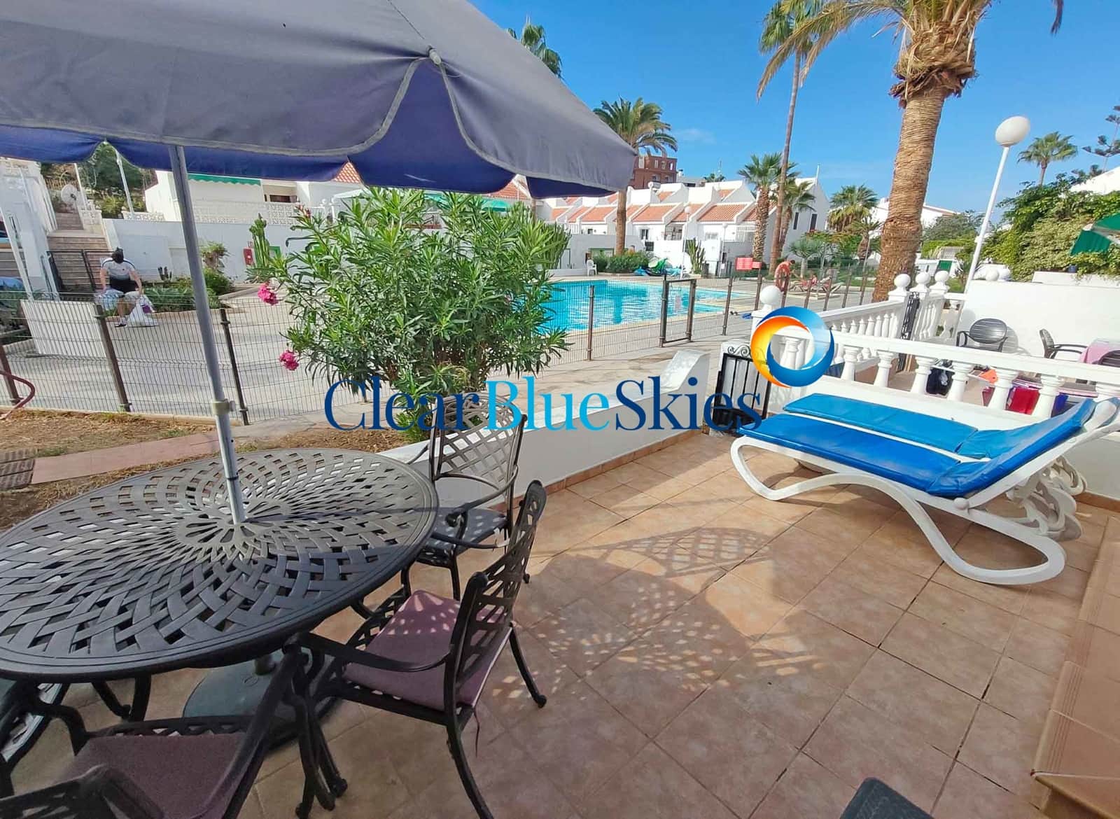 3 makuuhuone Rivitalo myytävänä paikassa Costa Adeje mukana uima-altaan - 590 000 € (Ref: 9360997)