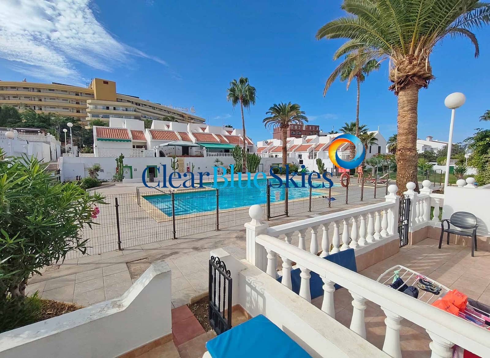 3 makuuhuone Rivitalo myytävänä paikassa Costa Adeje mukana uima-altaan - 590 000 € (Ref: 9360997)