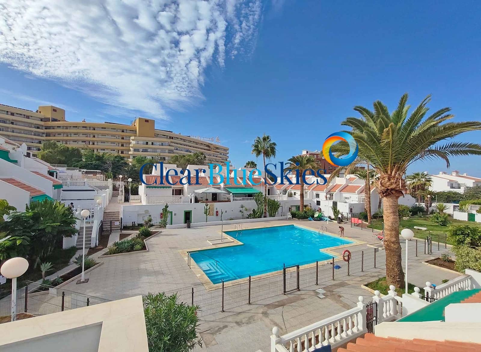 3 makuuhuone Rivitalo myytävänä paikassa Costa Adeje mukana uima-altaan - 590 000 € (Ref: 9360997)