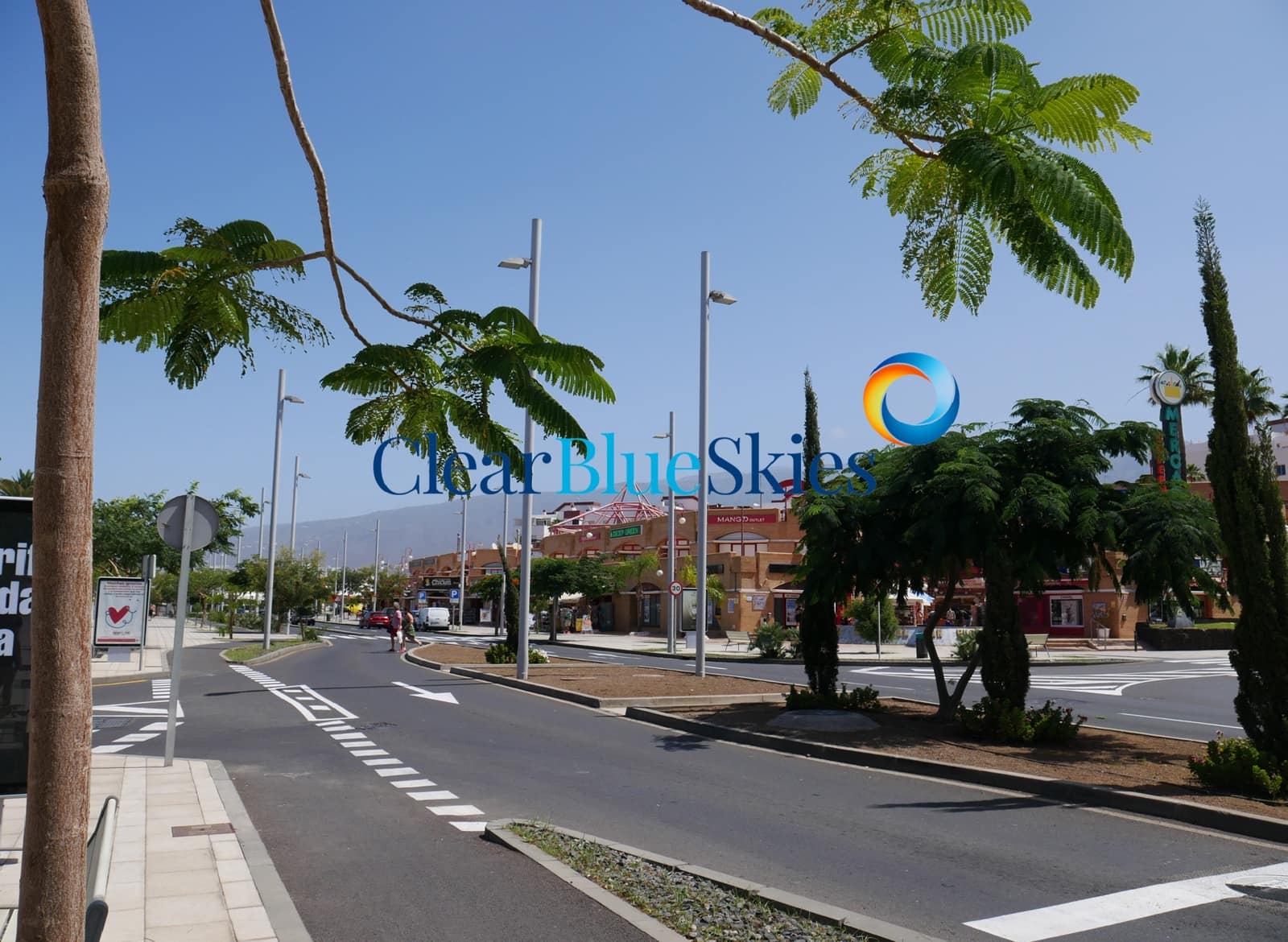 3 makuuhuone Rivitalo myytävänä paikassa Costa Adeje mukana uima-altaan - 590 000 € (Ref: 9360997)