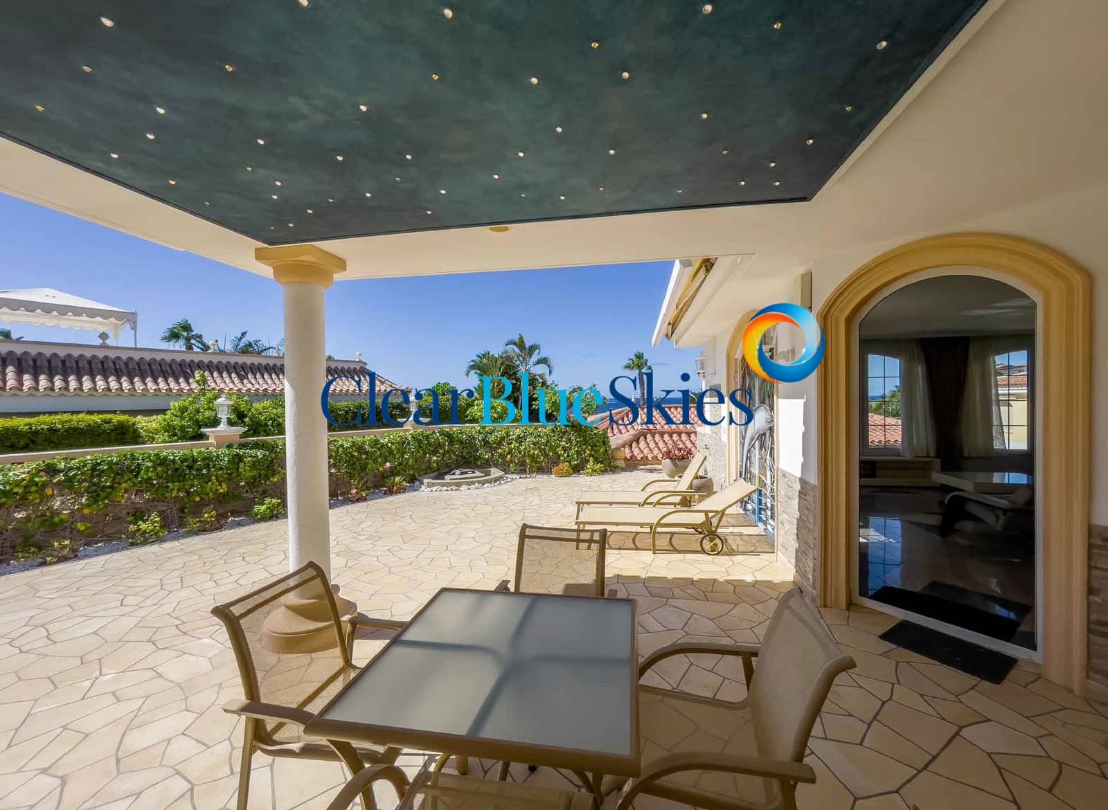 3 sypialnia Willa na sprzedaż w Playa del Duque z basenem garażem - 3 050 000 € (Ref: 9383516)