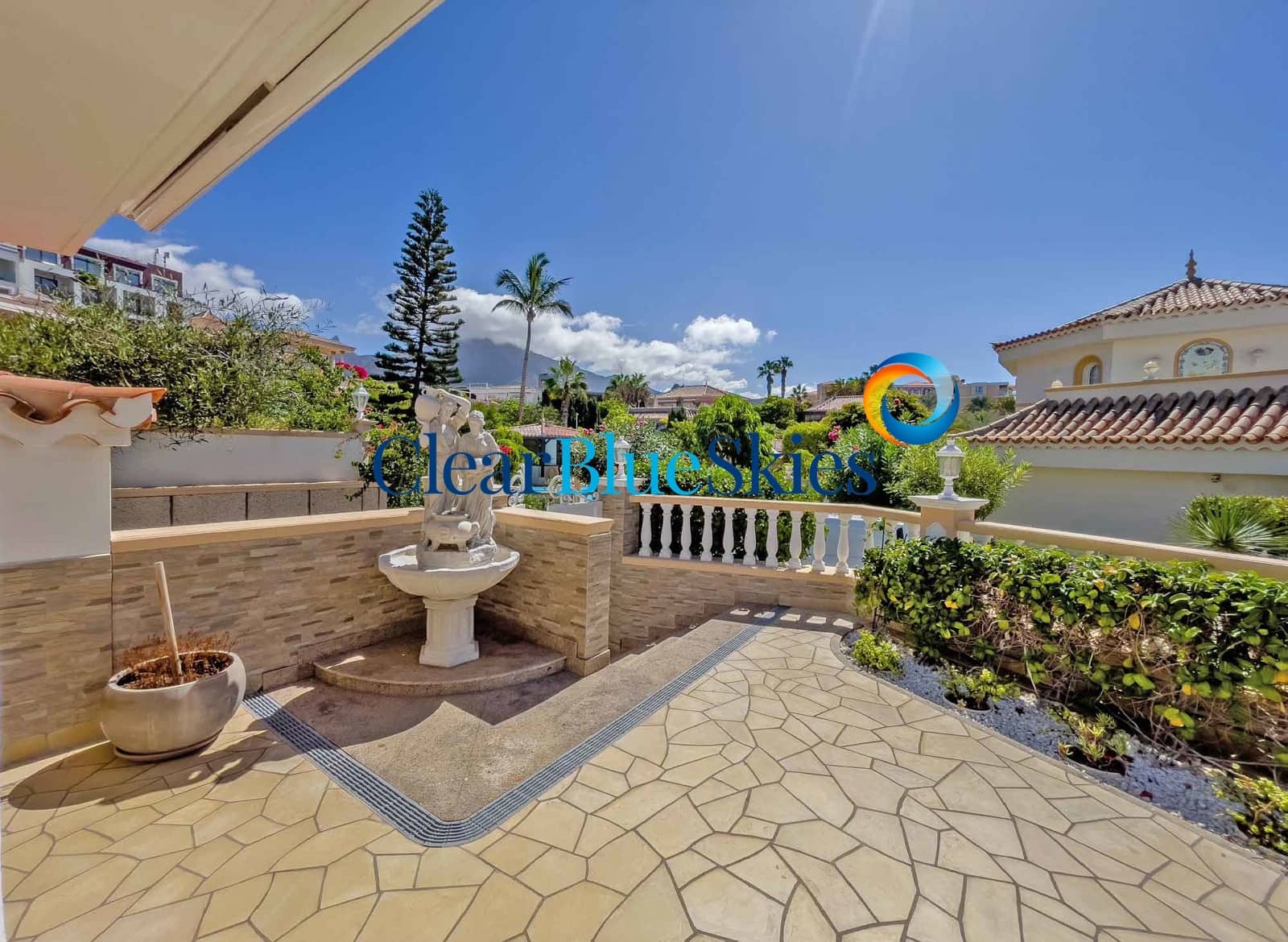 3 sypialnia Willa na sprzedaż w Playa del Duque z basenem garażem - 3 050 000 € (Ref: 9383516)