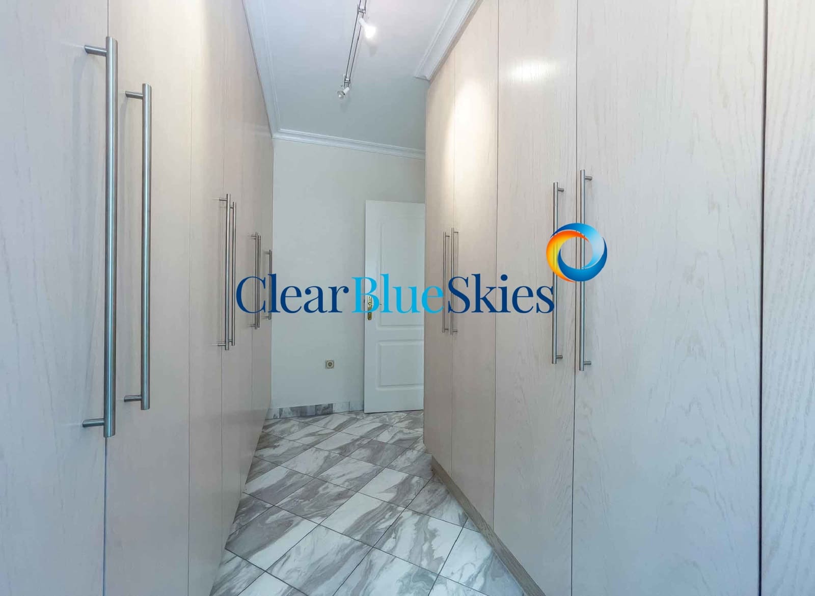 3 sypialnia Willa na sprzedaż w Playa del Duque z basenem garażem - 3 050 000 € (Ref: 9383516)