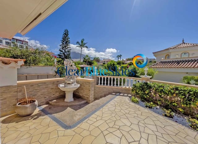 3 sypialnia Willa na sprzedaż w Playa del Duque, Adeje z basenem garażem - 3 050 000 € (Ref: 9383516)