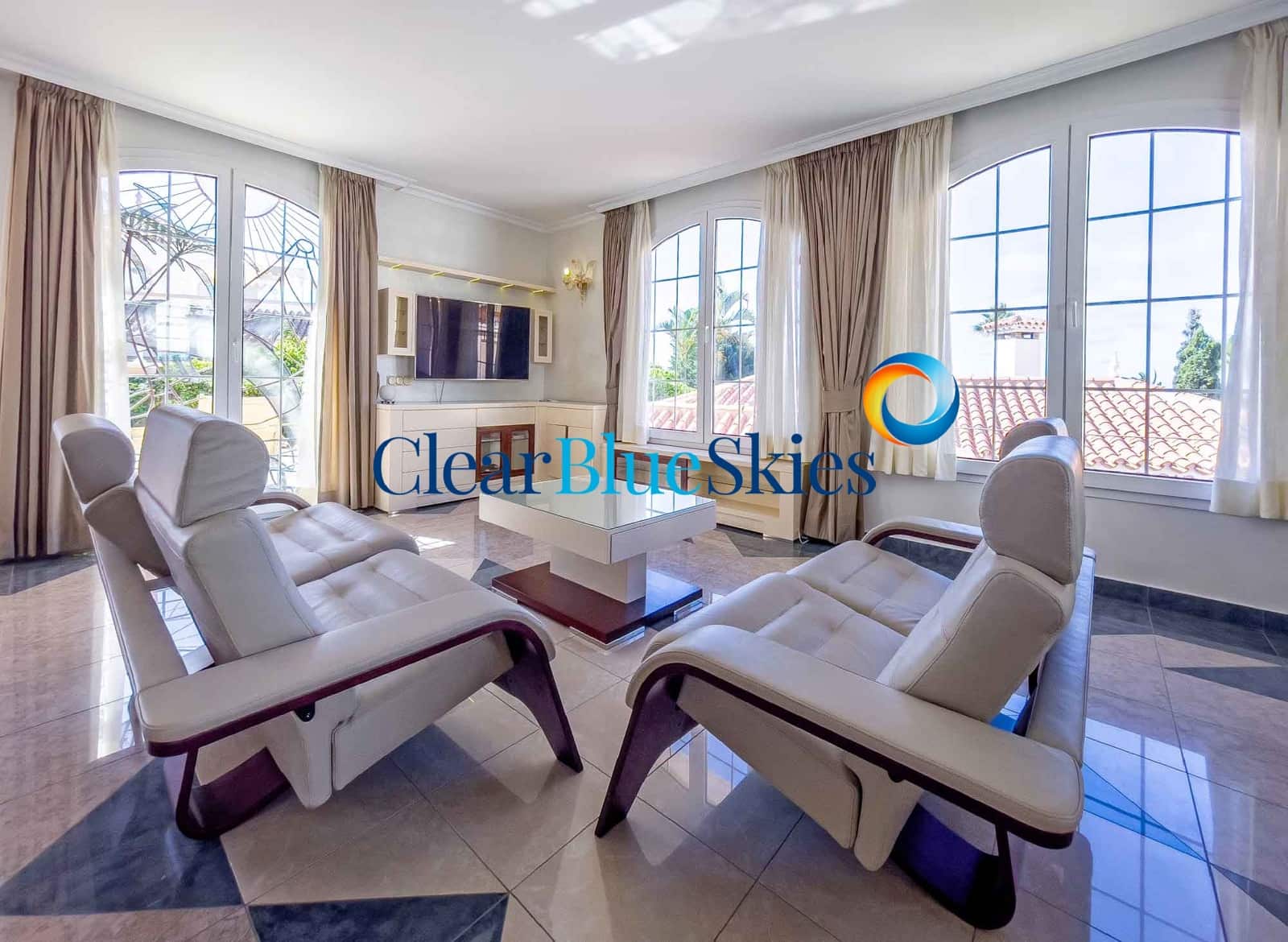 3 sypialnia Willa na sprzedaż w Playa del Duque z basenem garażem - 3 050 000 € (Ref: 9383516)