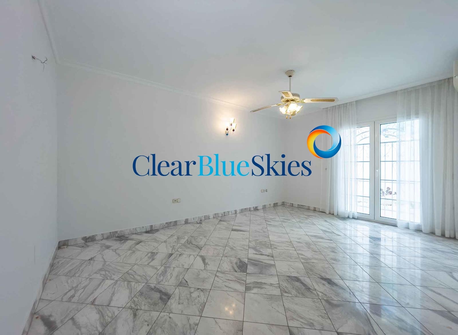 3 sypialnia Willa na sprzedaż w Playa del Duque z basenem garażem - 3 050 000 € (Ref: 9383516)