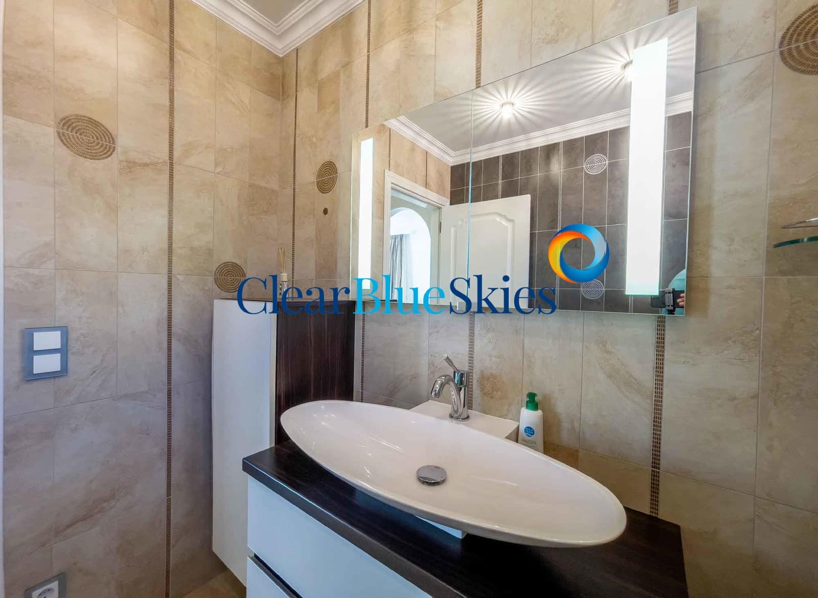 3 sypialnia Willa na sprzedaż w Playa del Duque z basenem garażem - 3 050 000 € (Ref: 9383516)