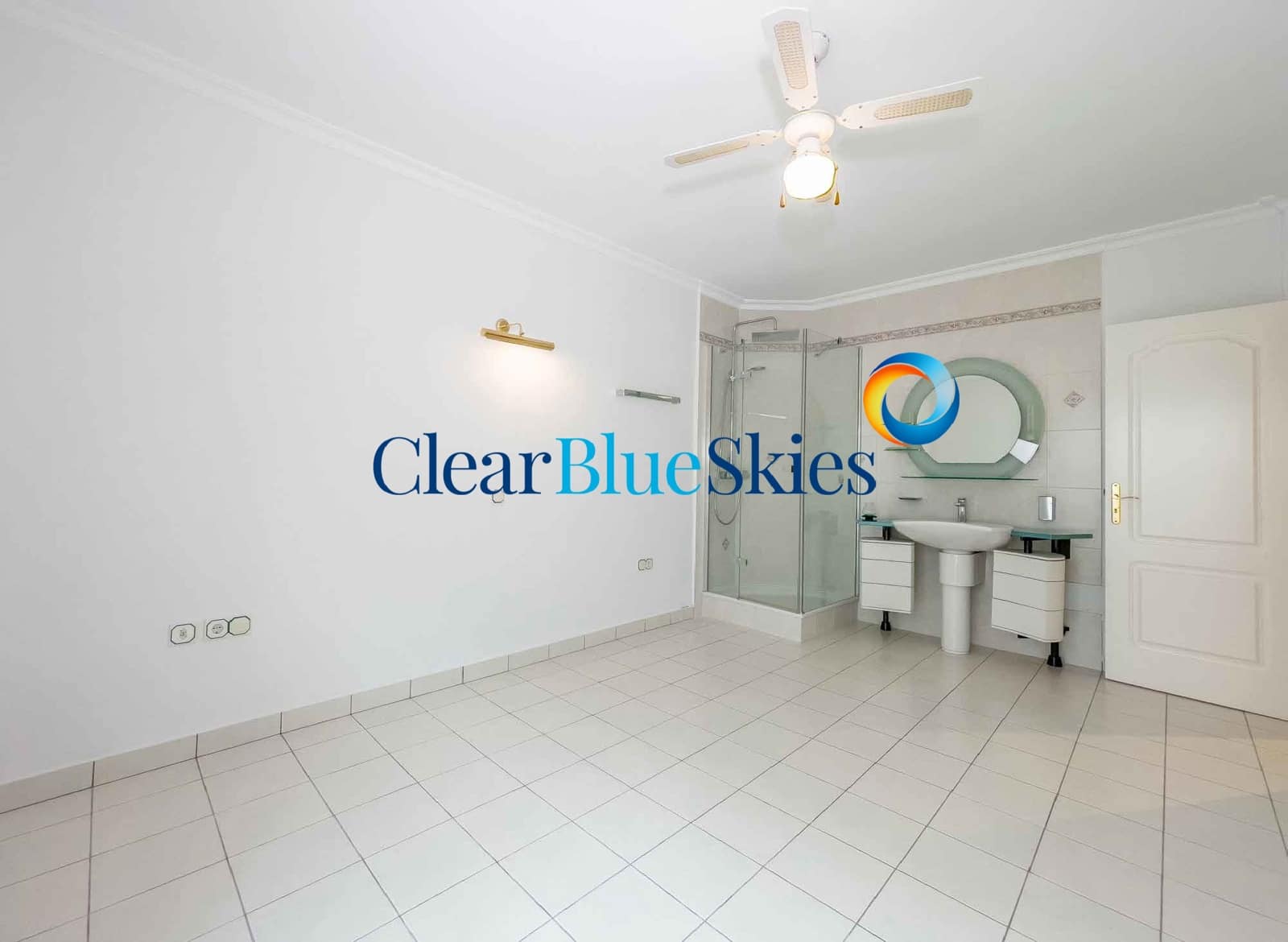 3 sypialnia Willa na sprzedaż w Playa del Duque z basenem garażem - 3 050 000 € (Ref: 9383516)