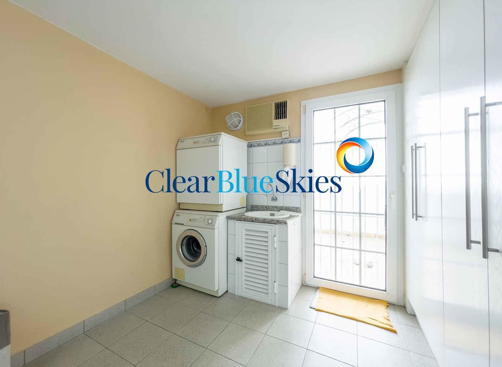 3 sypialnia Willa na sprzedaż w Playa del Duque z basenem garażem - 3 050 000 € (Ref: 9383516)