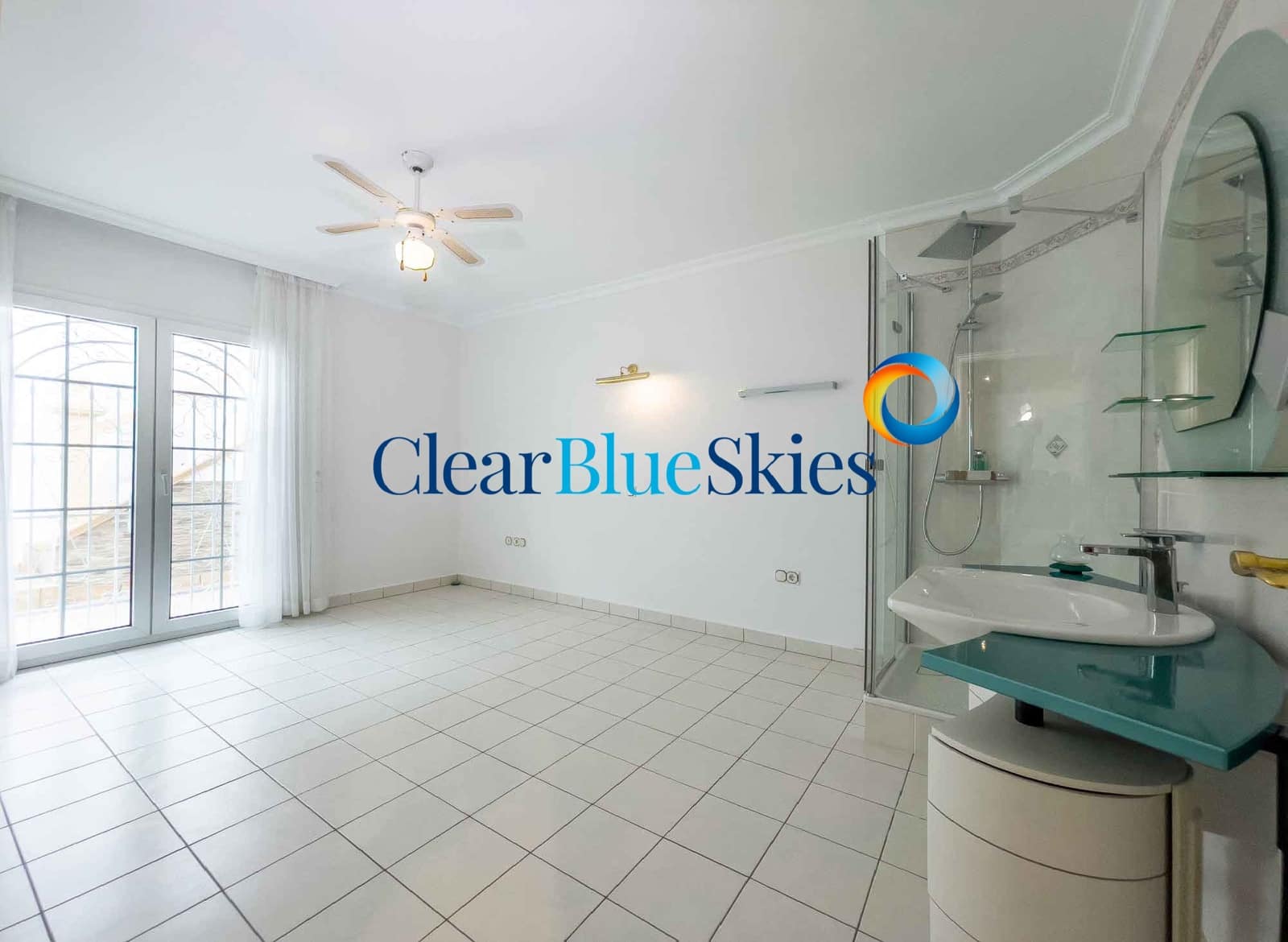 3 sypialnia Willa na sprzedaż w Playa del Duque z basenem garażem - 3 050 000 € (Ref: 9383516)