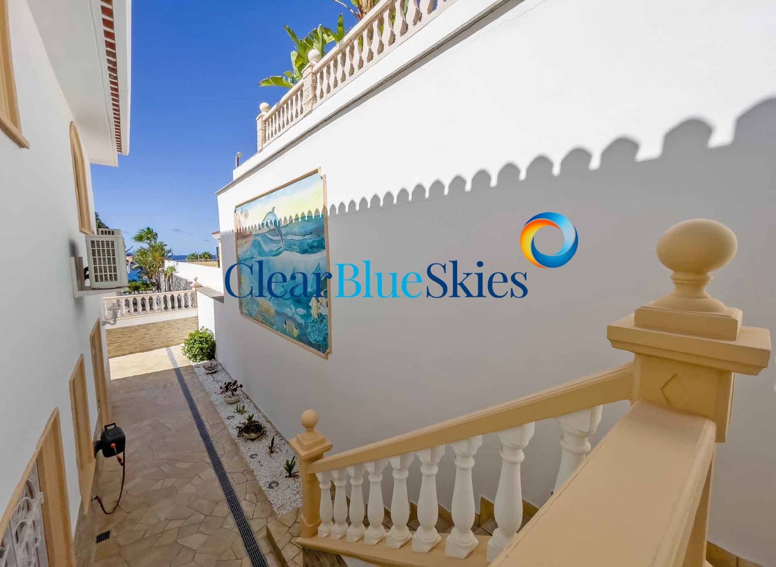 3 sypialnia Willa na sprzedaż w Playa del Duque z basenem garażem - 3 050 000 € (Ref: 9383516)