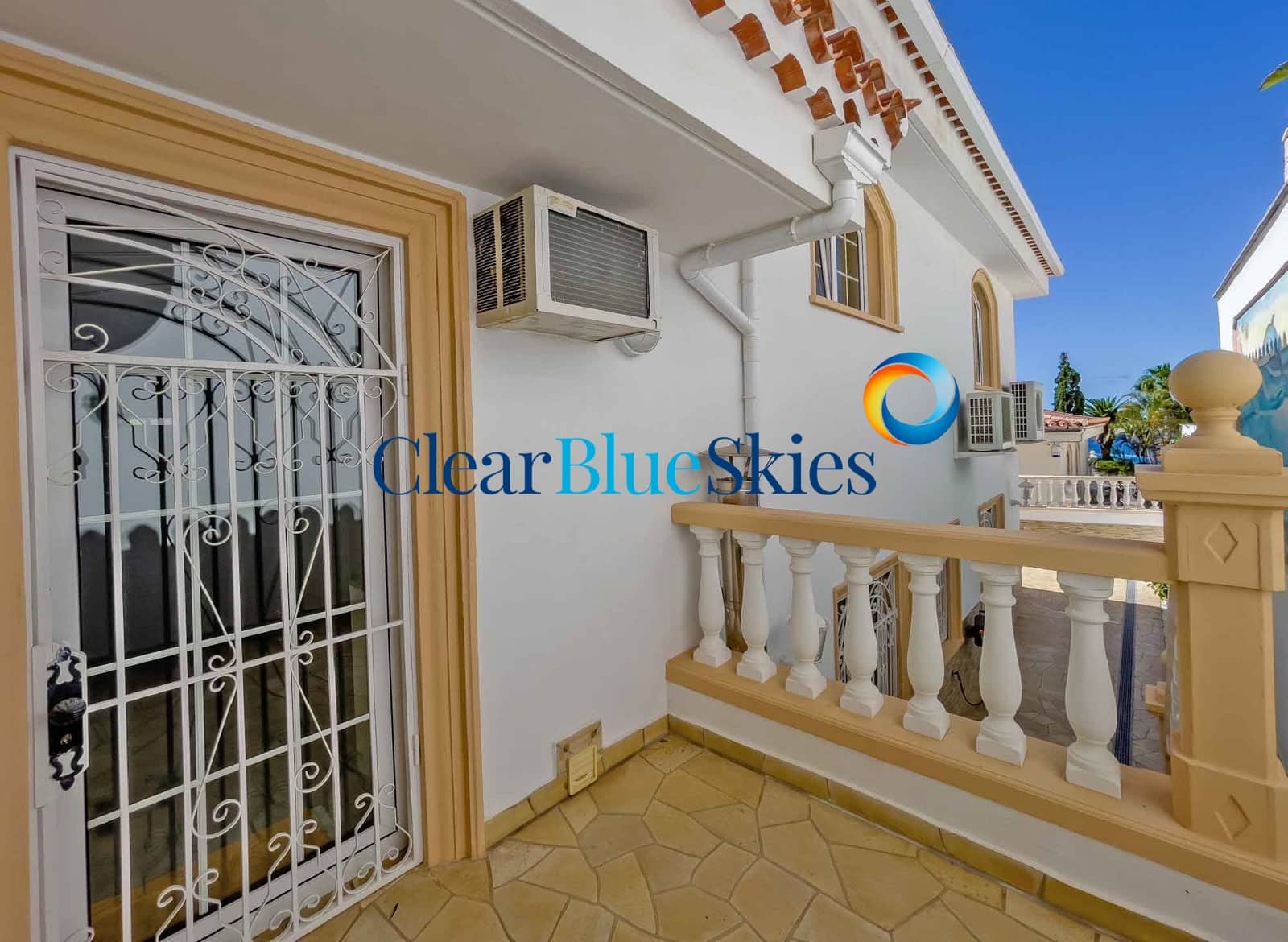 3 sypialnia Willa na sprzedaż w Playa del Duque z basenem garażem - 3 050 000 € (Ref: 9383516)