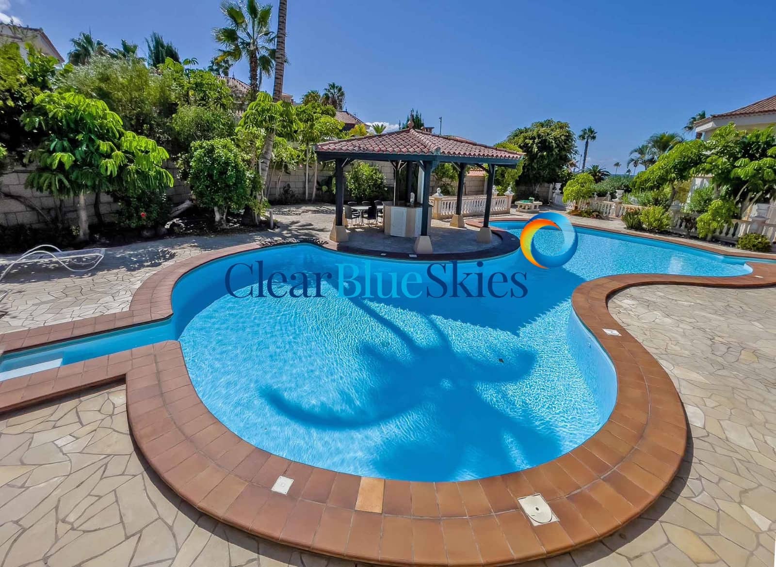 3 sypialnia Willa na sprzedaż w Playa del Duque z basenem garażem - 3 050 000 € (Ref: 9383516)