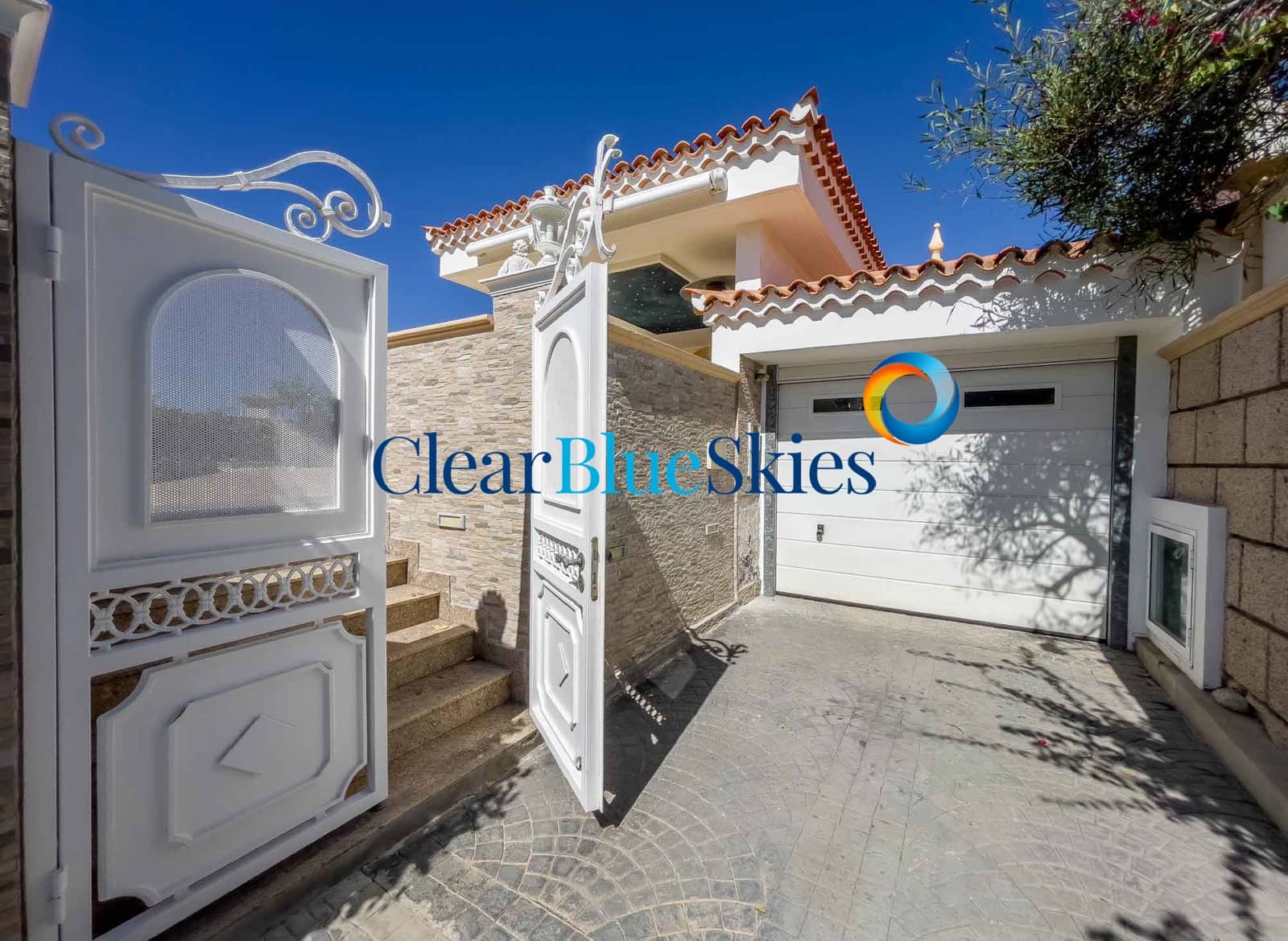 3 sypialnia Willa na sprzedaż w Playa del Duque z basenem garażem - 3 050 000 € (Ref: 9383516)