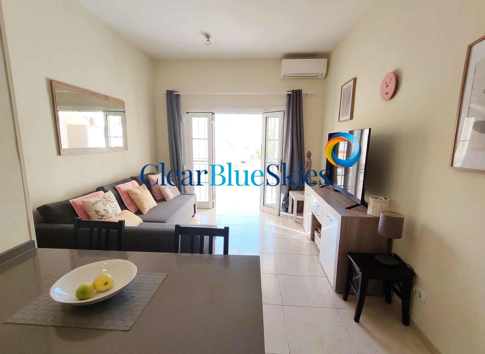 1 slaapkamer Appartement te koop in Playa Fanabe met zwembad garage - € 335.000 (Ref: 9400250)