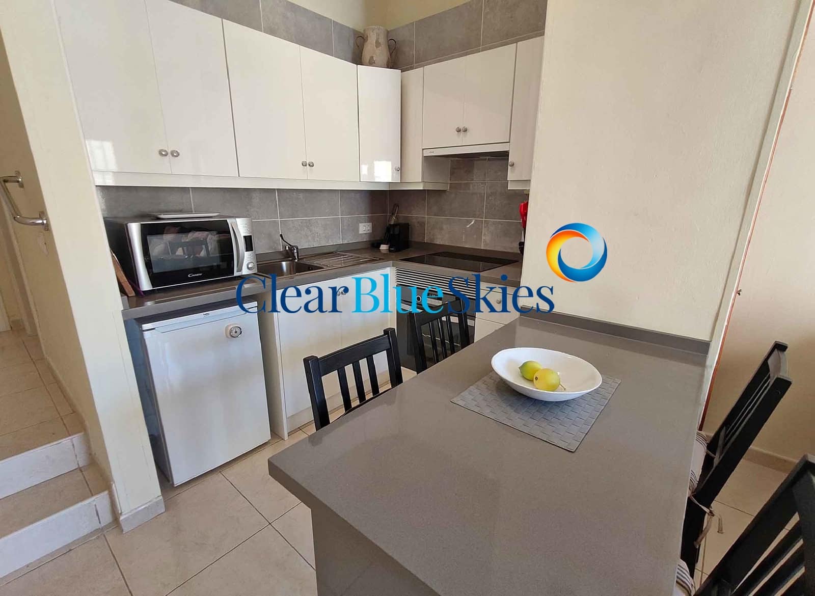 1 slaapkamer Appartement te koop in Playa Fanabe met zwembad garage - € 335.000 (Ref: 9400250)