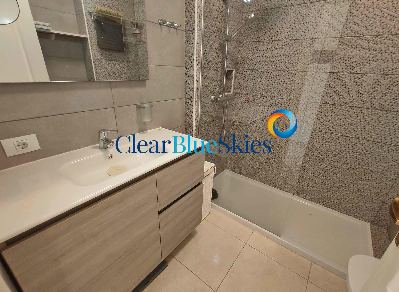 1 slaapkamer Appartement te koop in Playa Fanabe met zwembad garage - € 335.000 (Ref: 9400250)