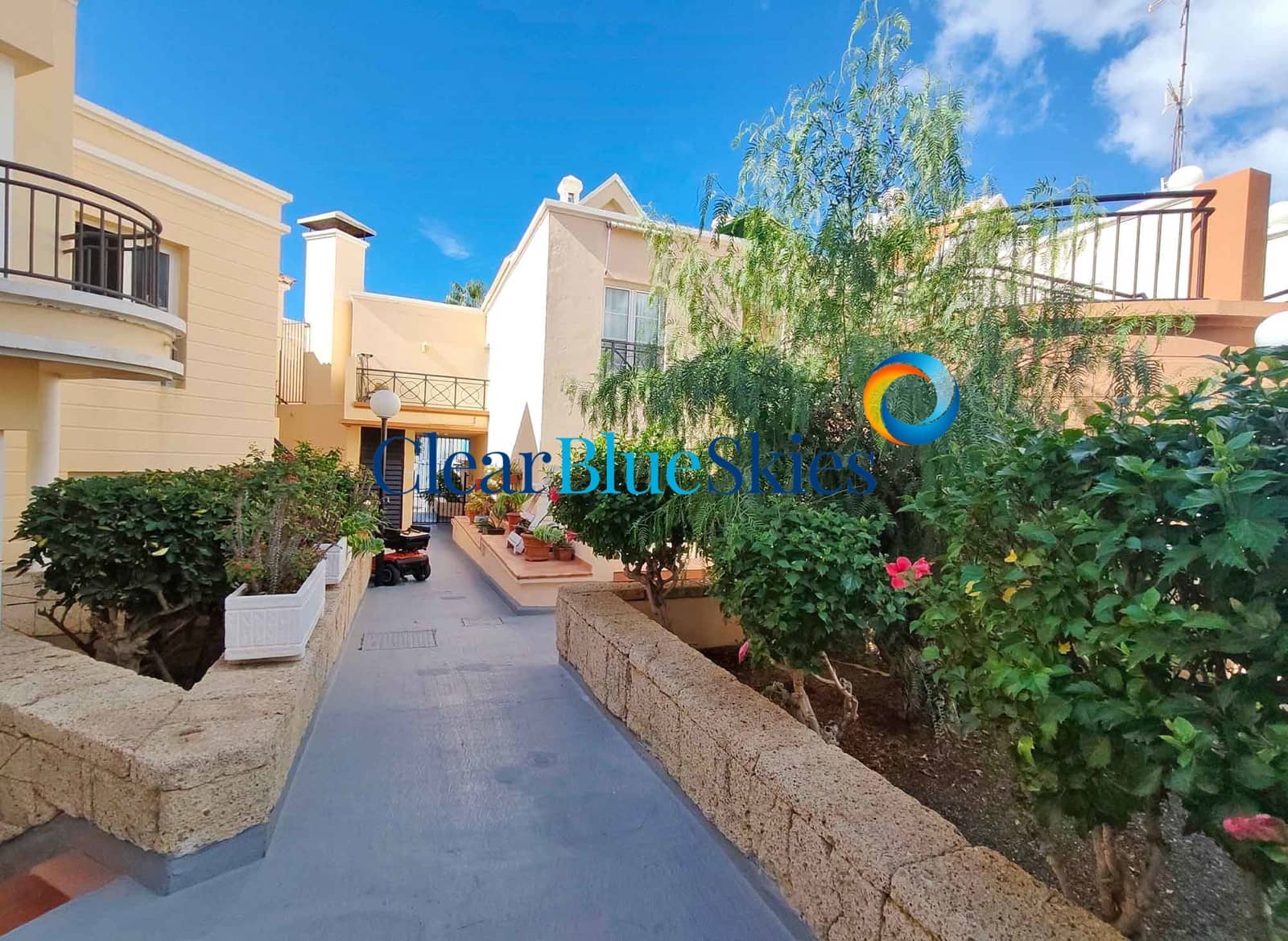 1 slaapkamer Appartement te koop in Playa Fanabe met zwembad garage - € 335.000 (Ref: 9400250)