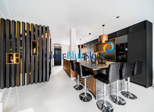 4 soveværelse Byhus til salg i Playa del Duque, Adeje med garage - € 1.495.000 (Ref: 9417710)