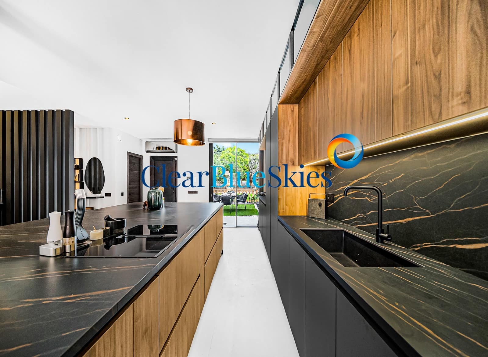 4 soveværelse Byhus til salg i Playa del Duque med garage - € 1.495.000 (Ref: 9417710)