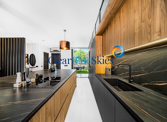 4 soveværelse Byhus til salg i Playa del Duque, Adeje med garage - € 1.495.000 (Ref: 9417710)