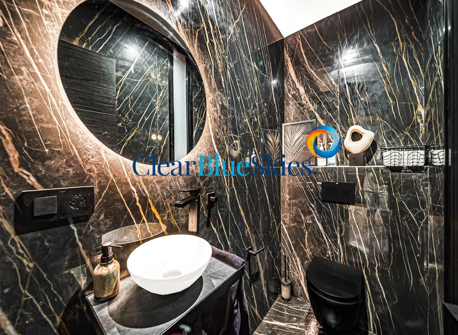 4 soveværelse Byhus til salg i Playa del Duque med garage - € 1.495.000 (Ref: 9417710)