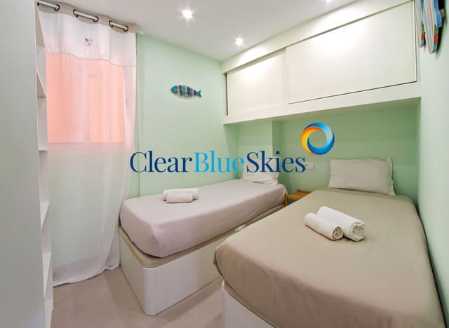 2 slaapkamer Appartement te koop in Playa del Duque, Adeje met garage - € 590.000 (Ref: 9447417)