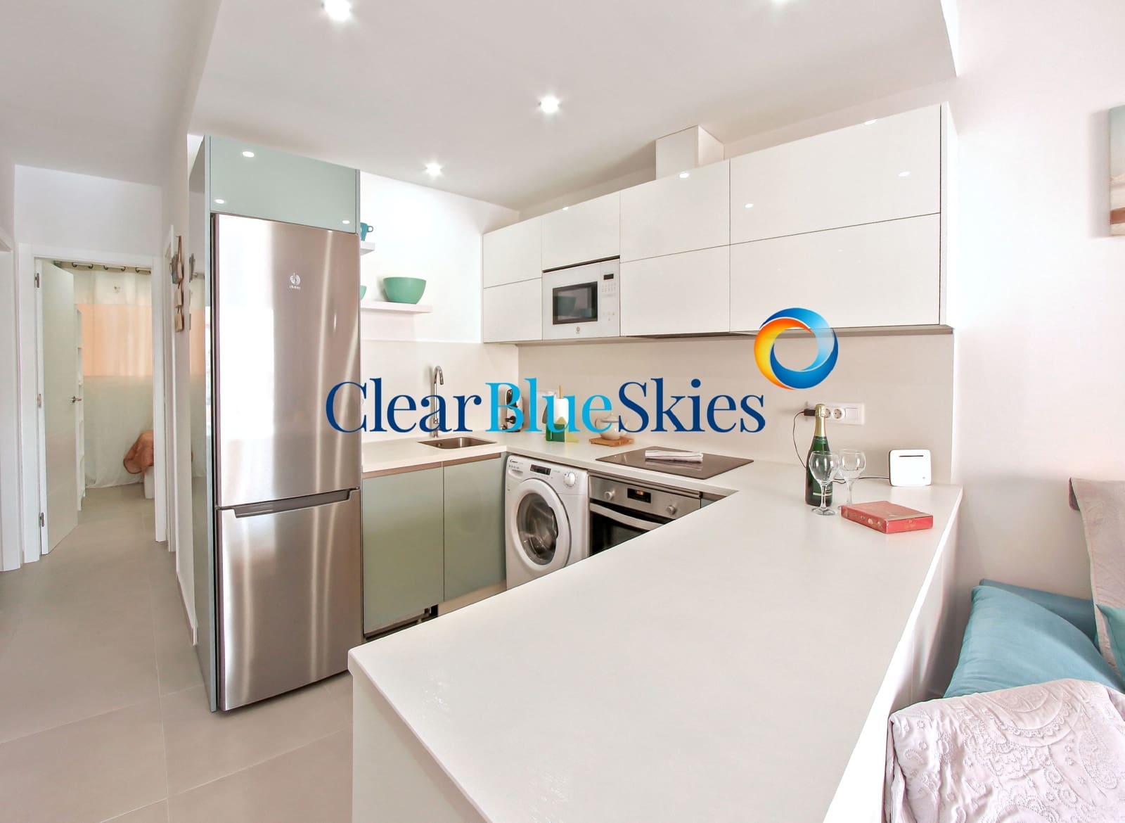 2 slaapkamer Appartement te koop in Playa del Duque met garage - € 590.000 (Ref: 9447417)