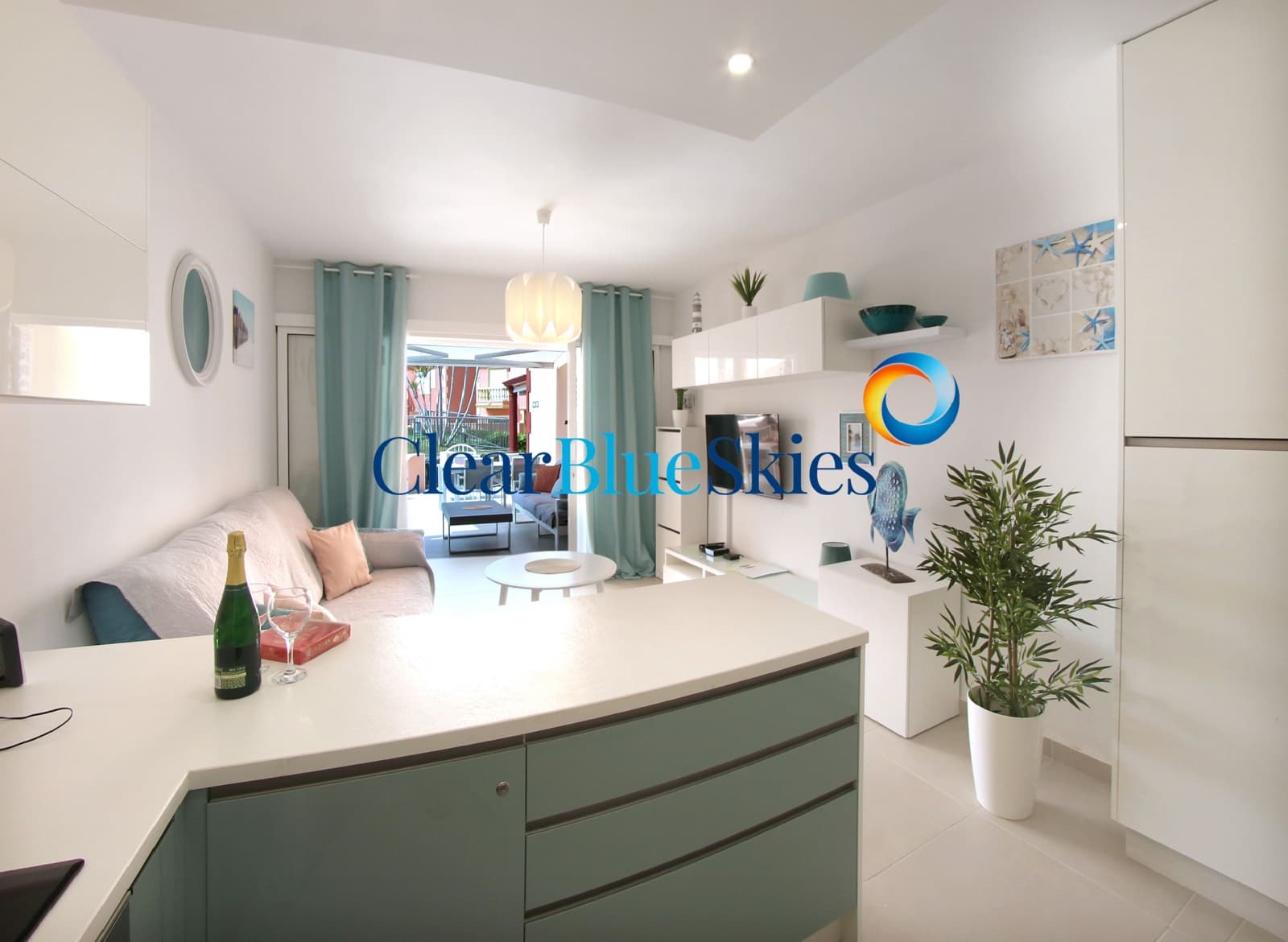 2 slaapkamer Appartement te koop in Playa del Duque met garage - € 590.000 (Ref: 9447417)