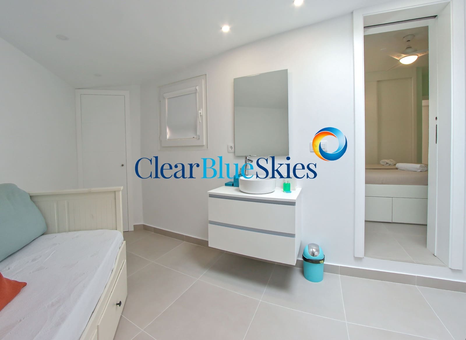 2 slaapkamer Appartement te koop in Playa del Duque met garage - € 590.000 (Ref: 9447417)