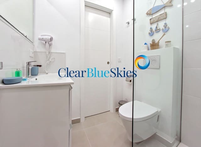 2 slaapkamer Appartement te koop in Playa del Duque, Adeje met garage - € 590.000 (Ref: 9447417)