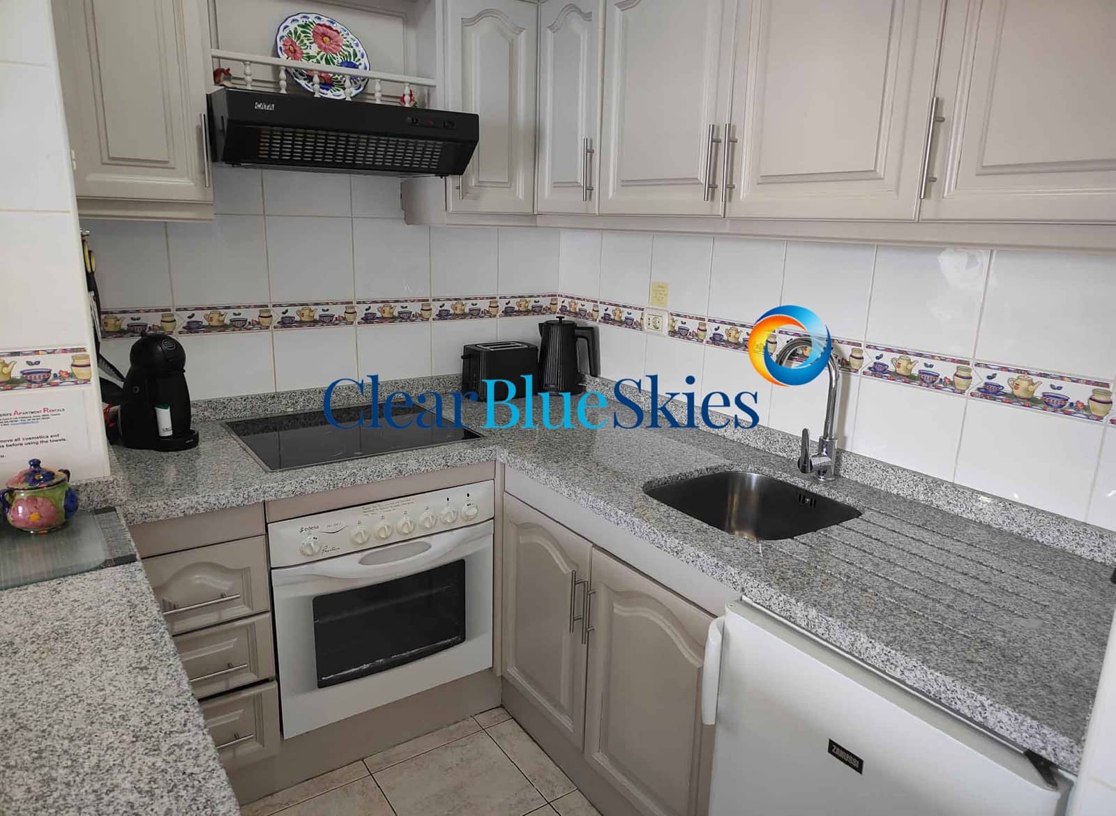 1 Zimmer Apartment zu verkaufen in Los Cristianos mit Pool Garage - 290.000 € (Ref: 9467843)