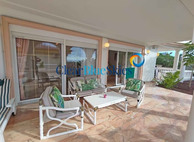 3 chambre Villa/Maison à vendre à Chayofa, Arona avec piscine garage - 990 000 € (Ref: 9467844)