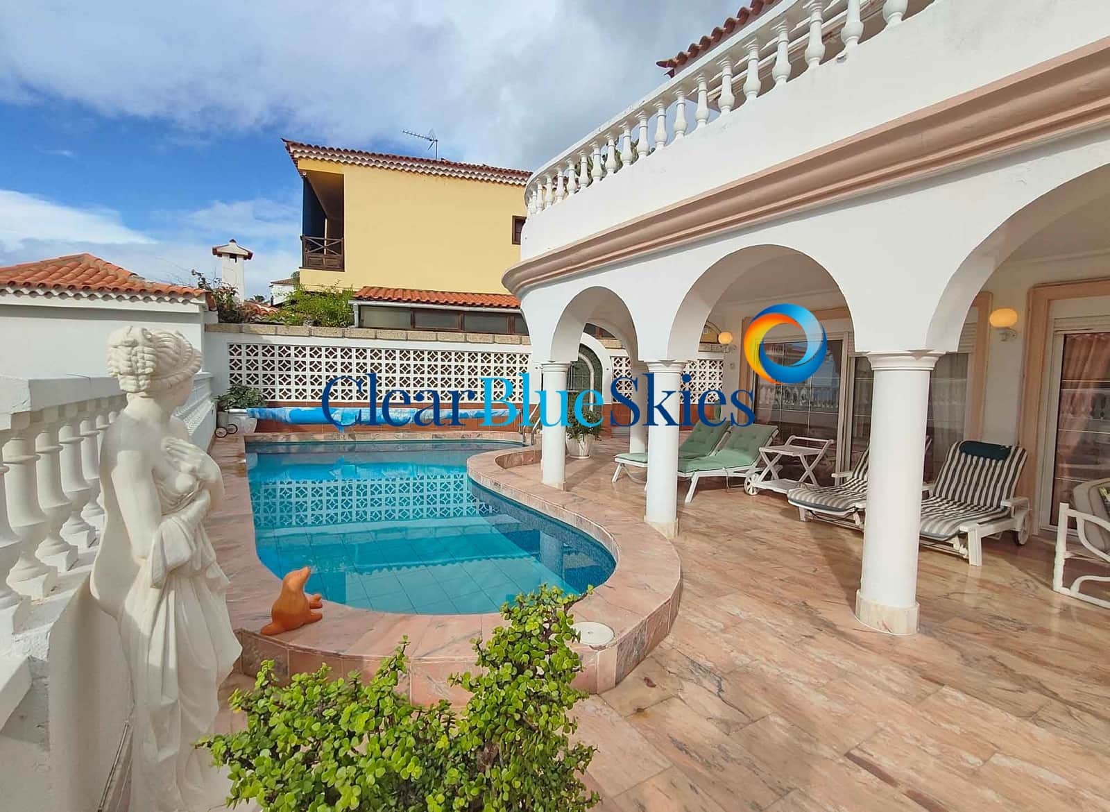 3 Zimmer Villa zu verkaufen in Chayofa mit Pool Garage - 990.000 € (Ref: 9467844)