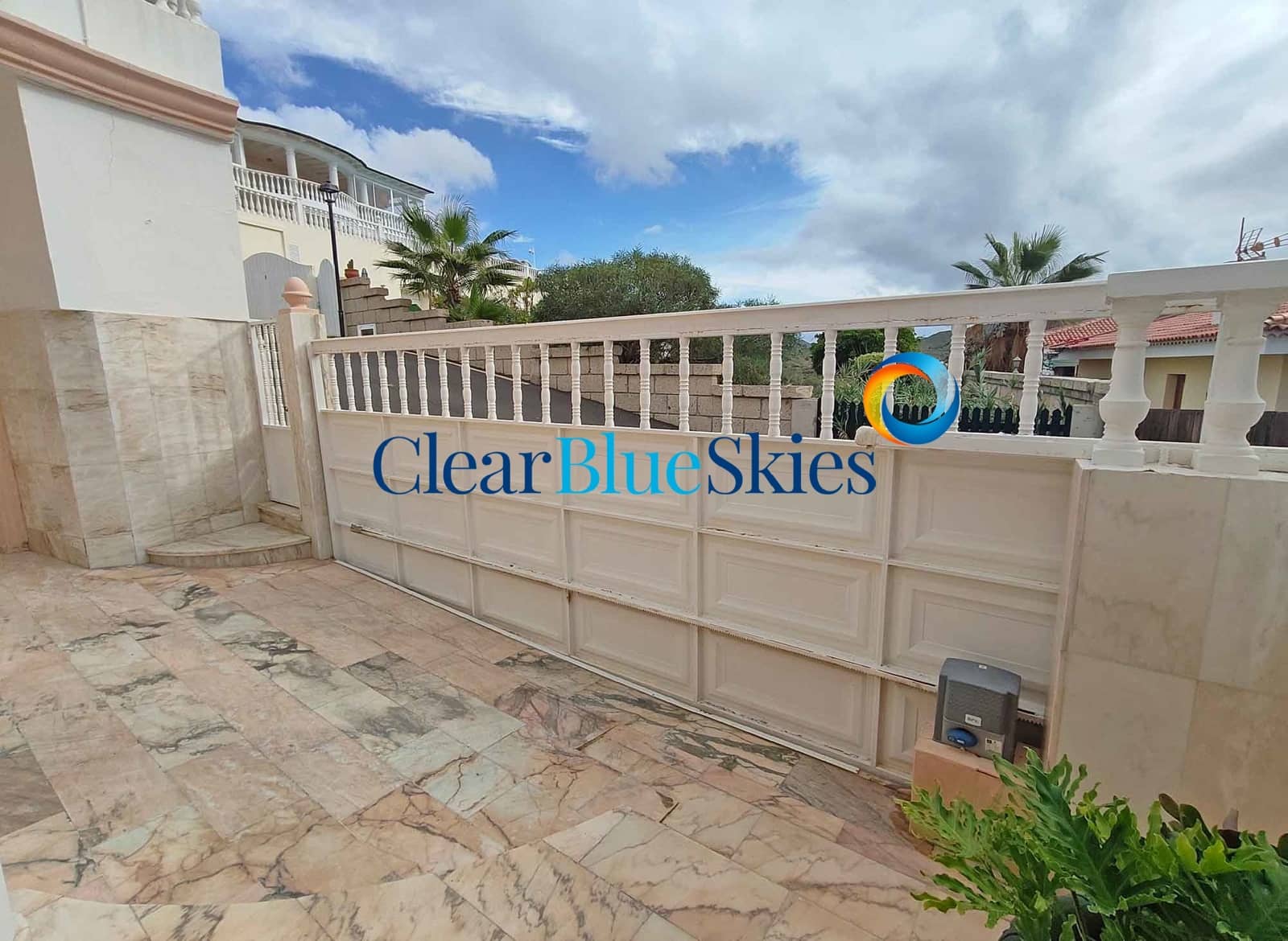 3 Zimmer Villa zu verkaufen in Chayofa mit Pool Garage - 990.000 € (Ref: 9467844)