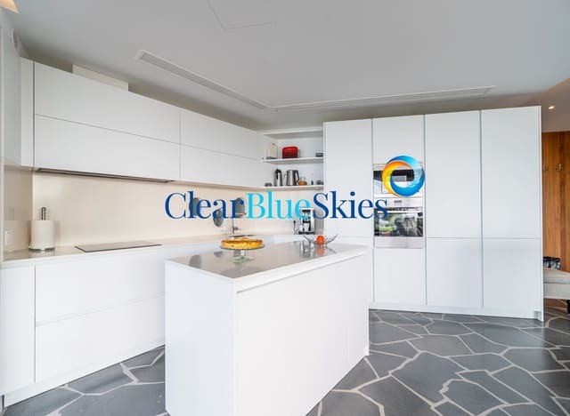 3 slaapkamer Villa te koop in Playa San Juan, Guía de Isora met zwembad garage - € 2.200.000 (Ref: 9471802)