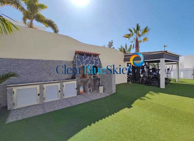 3 bedroom Villa for sale in Torviscas, Adeje with garage - € 1,140,000 (Ref: 9525860)