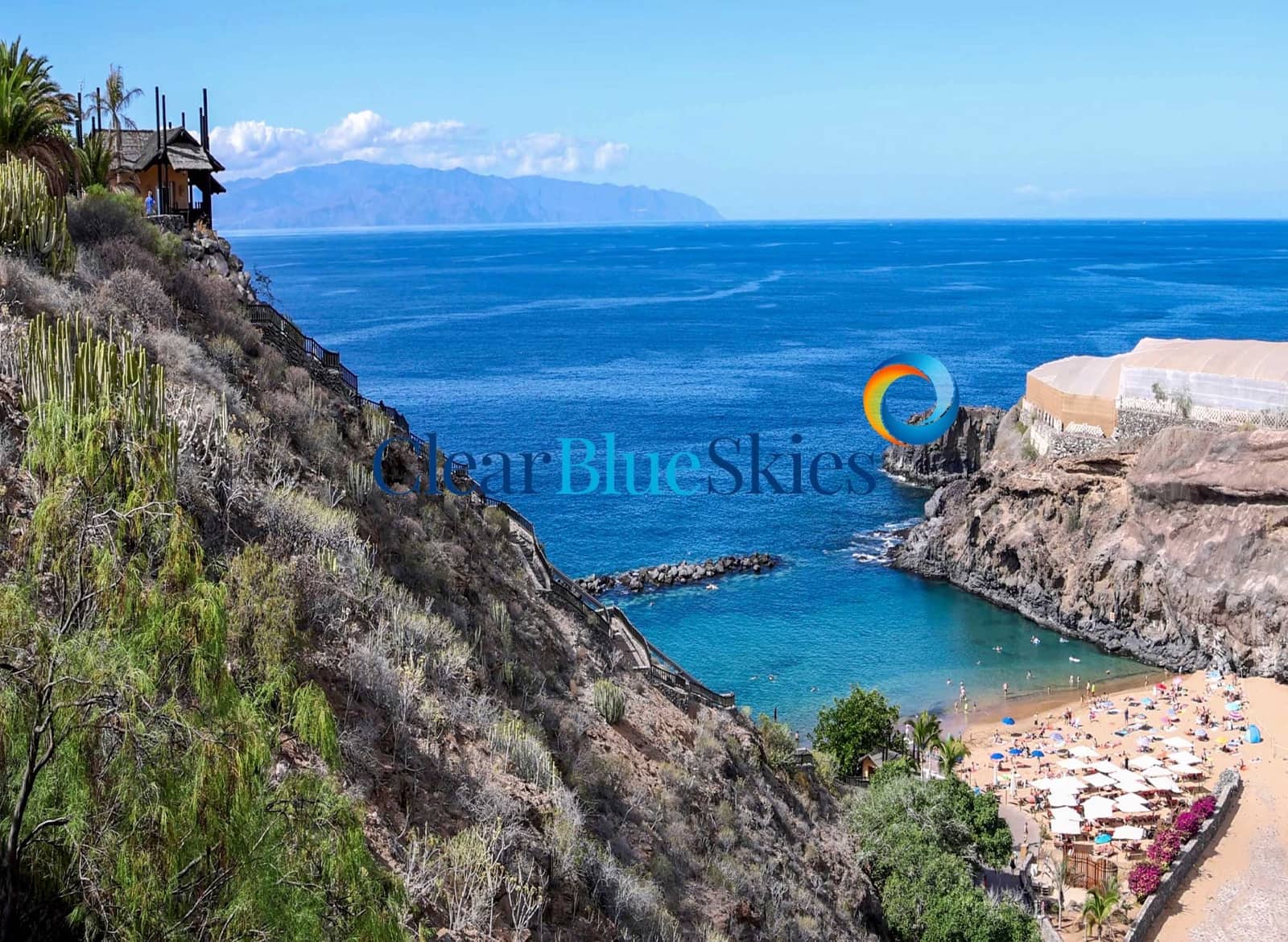 Apartamento de 2 habitaciones en Guía de Isora en venta con piscina garaje - 945.000 € (Ref: 9614308)