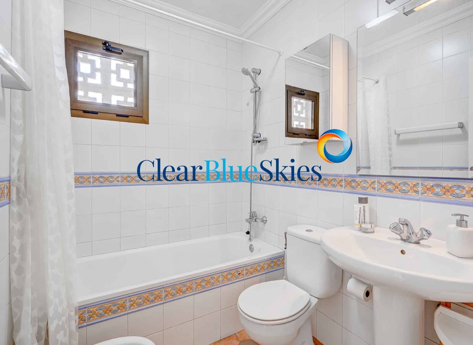 3 makuuhuone Huoneisto myytävänä paikassa Costa Adeje mukana uima-altaan 
autotalli - 399 950 € (Ref: 9624212)