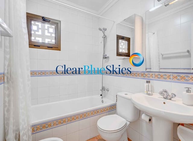 3 makuuhuone Huoneisto myytävänä paikassa Torviscas Bajo, Adeje mukana uima-altaan 
autotalli - 399 950 € (Ref: 9624212)