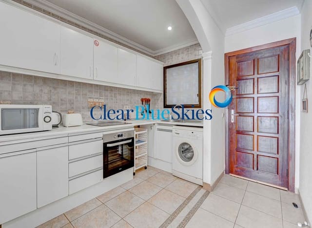 3 makuuhuone Huoneisto myytävänä paikassa Torviscas Bajo, Adeje mukana uima-altaan 
autotalli - 399 950 € (Ref: 9624212)